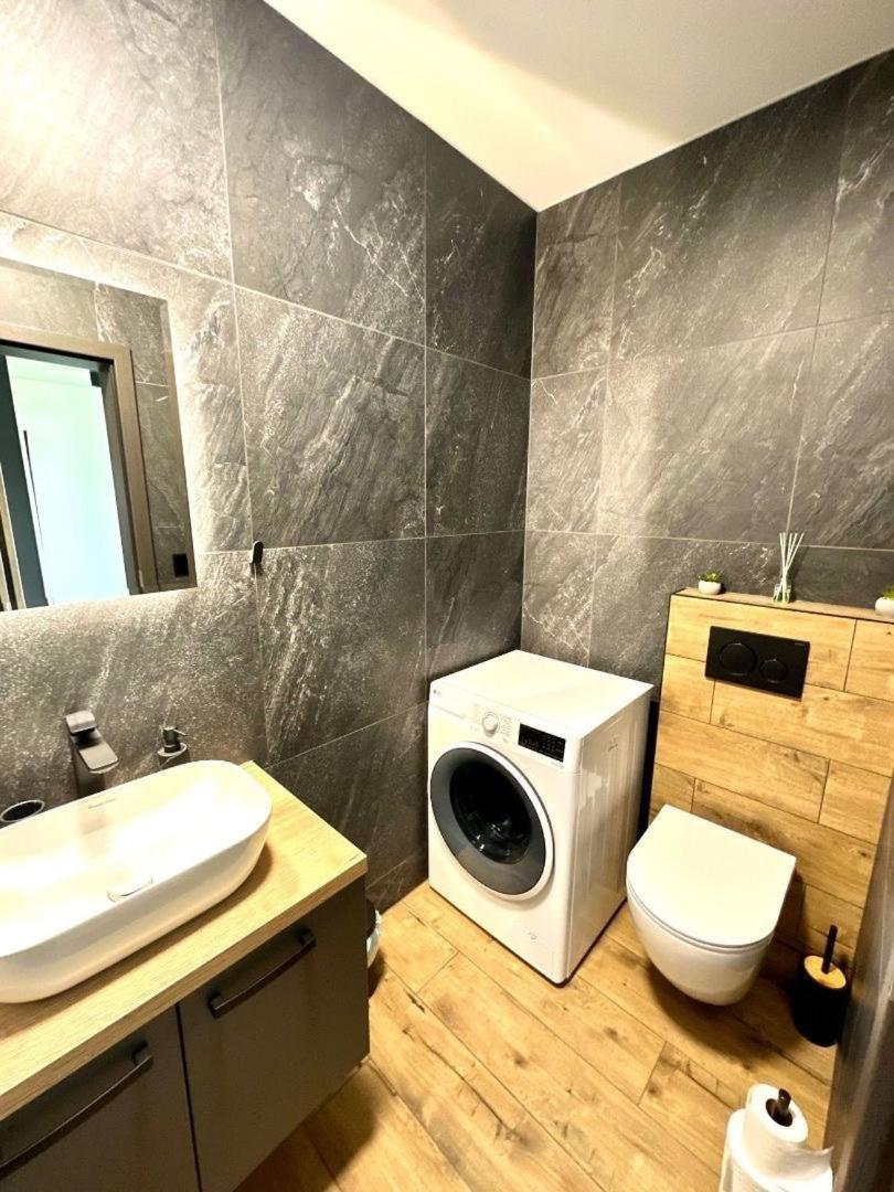 Luxury Apartments Maly Slavkov Esterno foto