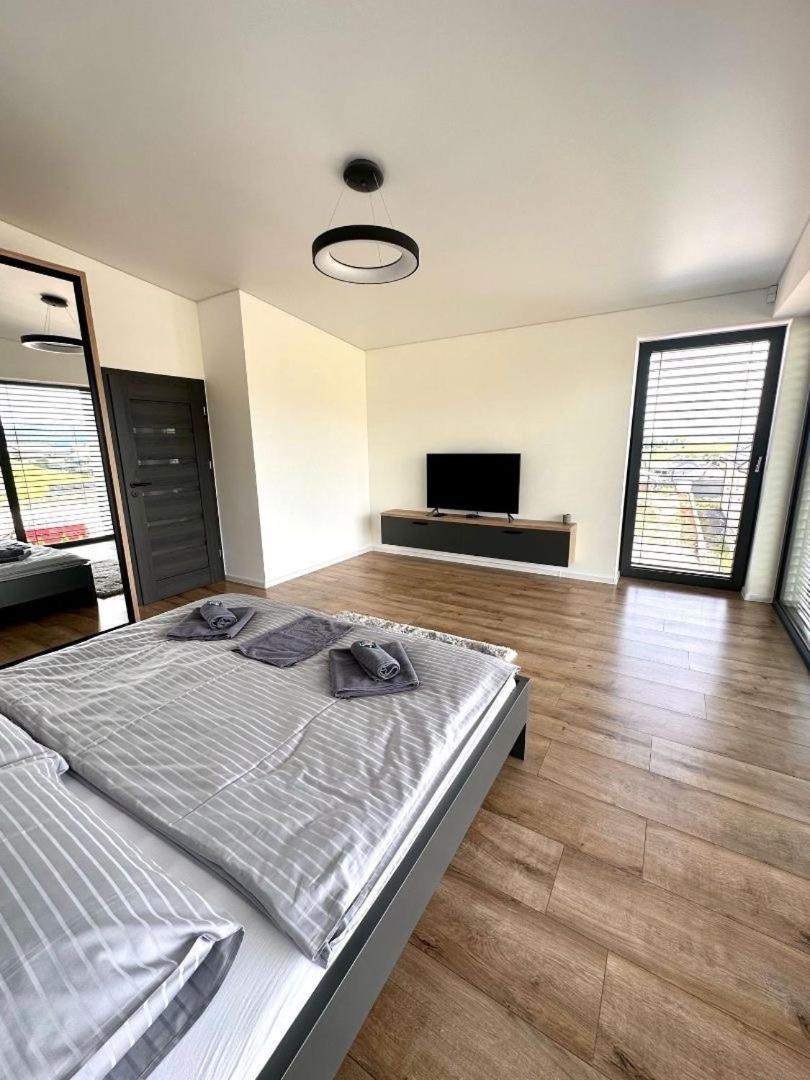 Luxury Apartments Maly Slavkov Esterno foto